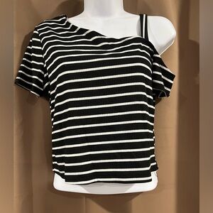 SHEIN Black and White Off the Shoulder Short Sleeve Top